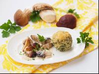 Steinpilze mit Sauce und Knöde