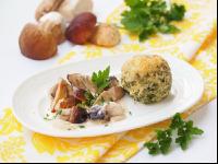 Steinpilze mit Sauce und Knöde
