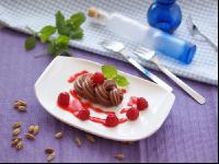Schokoladencreme mit Himbeersauce 3