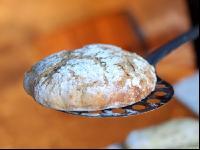 Brot in den Ofen schieben 5