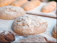 Ungebackene Brotlaibe 4