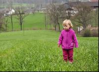 Kinder auf der Weide