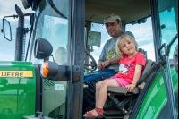 Mitfahren am Traktor 