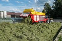 Ladewagen im Fahrsilo 4