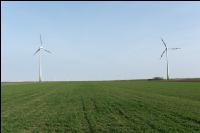 Windräder auf Ackerland 7