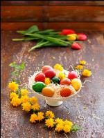 Ostereier und Tulpen 2