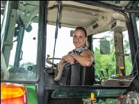 Landwirtin am Traktor 1