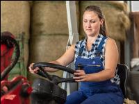 Landwirtin am Hoflader 10