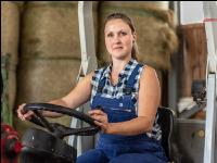 Landwirtin am Hoflader 9