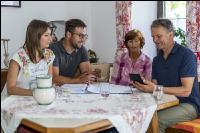 Discussion old and young farmers 6