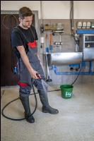 Hygiene in milking barn 16