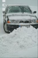 Auto mit Schnee