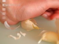 Knoblauch schälen