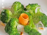 Brokkolisalat 2