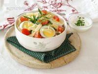 Salat mit Ei, Käse, Tomaten, Schinken 1