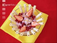 Beerencreme mit Eiswaffeln 3