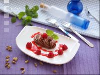 Schokoladencreme mit Himbeersauce 3