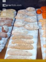 Ungebackene Brotlaibe 2