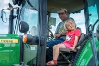 Mitfahren am Traktor 