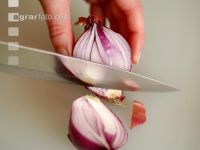 Zwiebel halbieren 