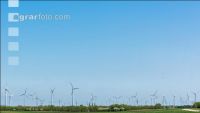 Windräder auf Ackerland 1