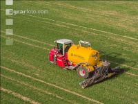 Liquid manure injector 60