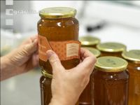 Honiggläser etikettieren 2
