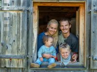 Junge Bauernfamilie 12
