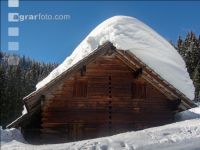 Hütte im Tiefschnee
