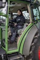 Junge Landwirte am Traktor 9