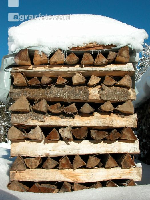Holzstoß 10