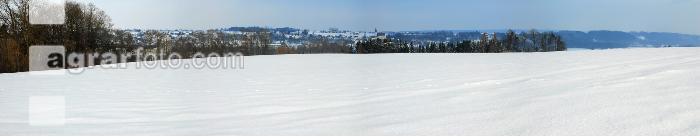 Großes Feld im Winter
