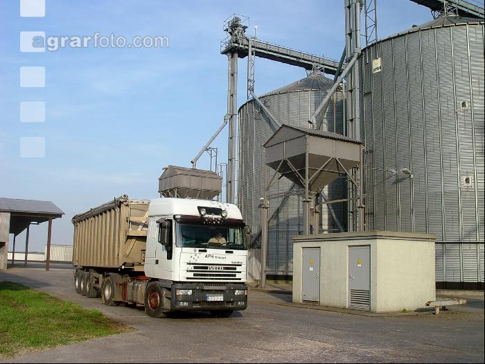 Getreidesilos J 2