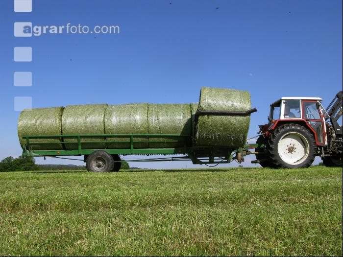 Rundballen laden 9