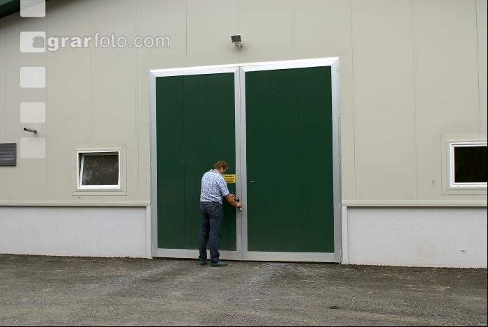 Stalltür aufsperren 7