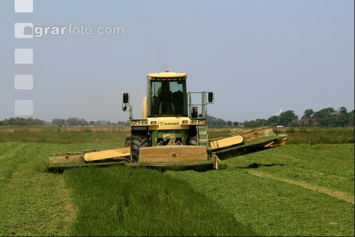 Gras mähen J 12
