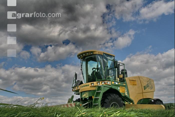 Gras mähen J 15