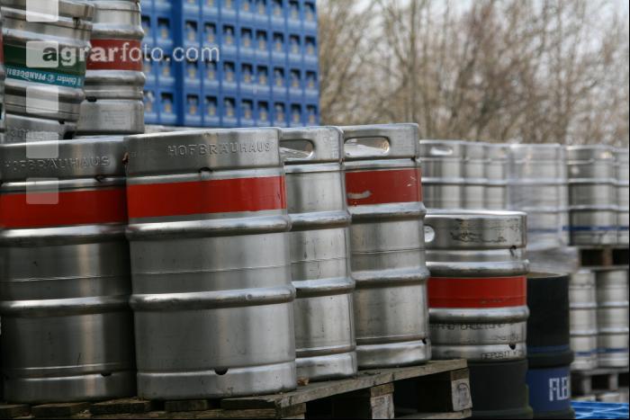Bierfässer J 1