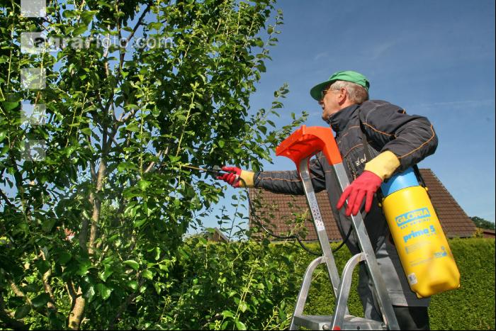 Garten Pflanzenschutz J 1