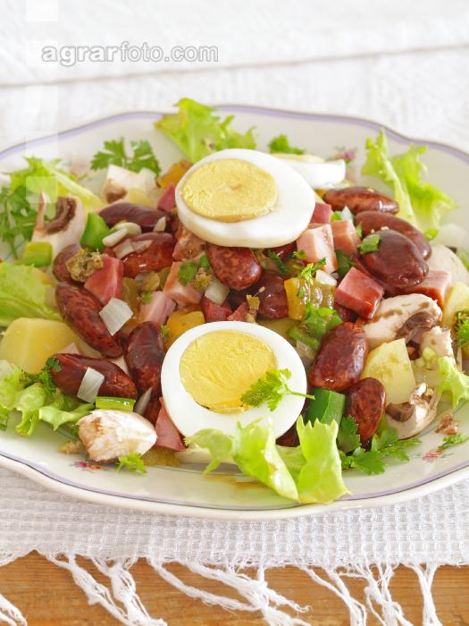 Salat mit Käferbohnen und Ei