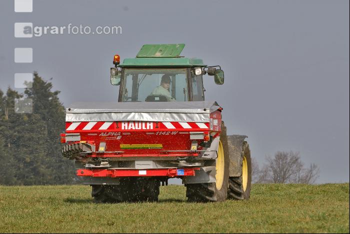 Wiese düngen 09