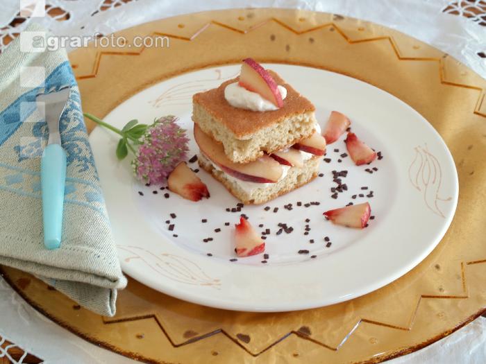 Biskuitkuchen mit Pfirsich