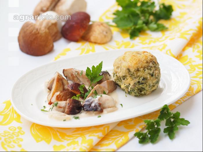 Steinpilze mit Sauce und Knödel 1