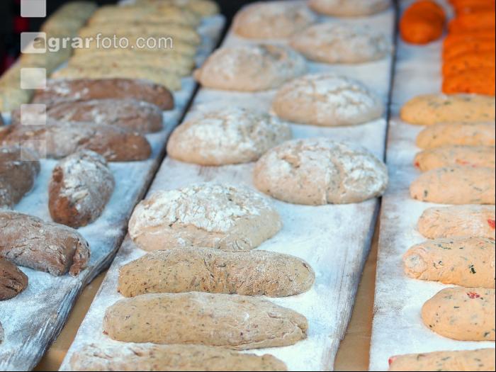 Ungebackene Brotlaibe 1