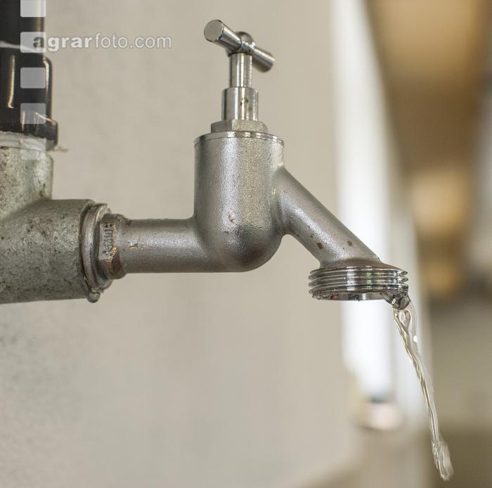 Wasserhahn im Stall