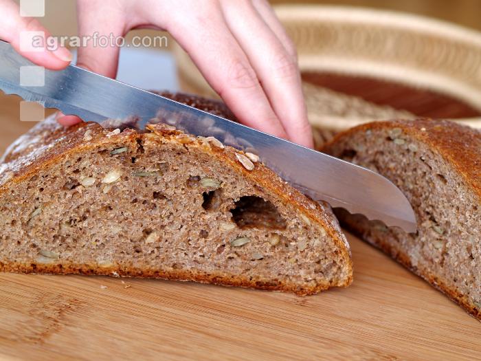 Brot schneiden  4