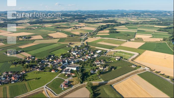 Kulturlandschaft im Juli 10