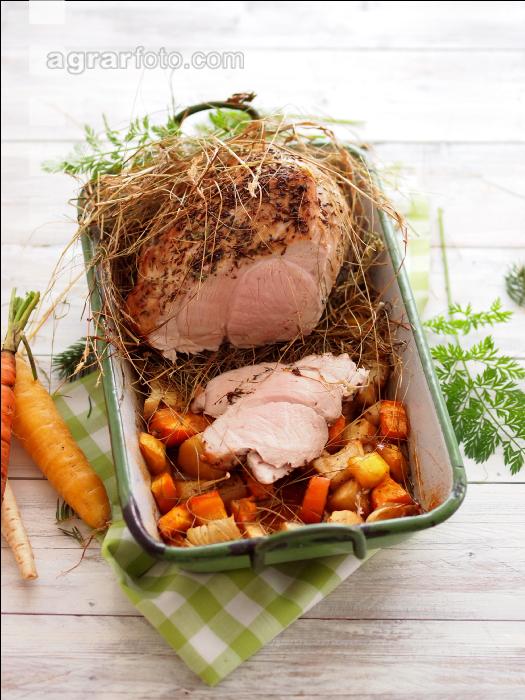 Schweinsbraten im Heu 2