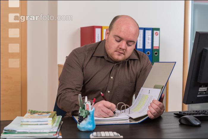 Im Büro 140