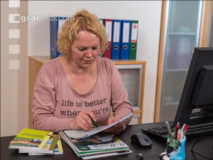 Im Büro 129